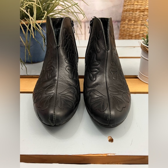 Pikolinos 'Lille' Quilted Leather Black Ankle Booties Size 40 (9-9.5) - Picture 11 of 12